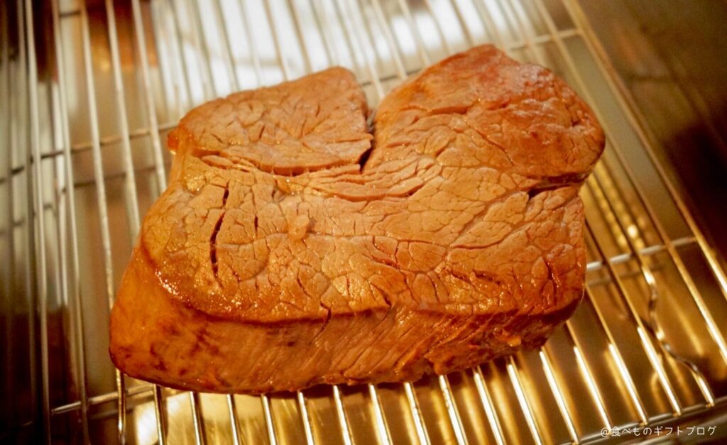 バットに置かれている石井精肉店の「ヒレテートステーキ」