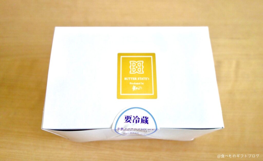 バターステイツの白い箱が置かれている